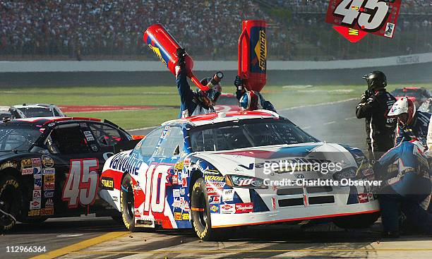 Scott Riggs Crash 770 Scott Riggs Nascar Stock Photos, High-Res Pictures, and Images ...