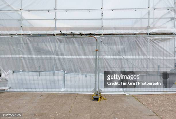 tarpaulin on scaffolding at construction site - plane stock-fotos und bilder