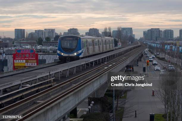 elevated commuter train in cityscape - richmond   british columbia ストックフォトと画像