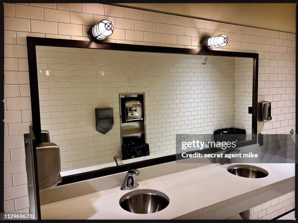 tile public bathroom - bathroom mirror 個照片及圖片檔