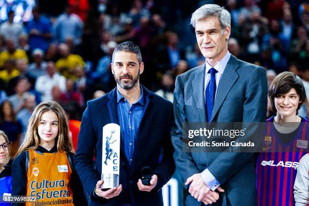 Juan Carlos Navarro receives the Legend Trophy of Liga ACB during the Copa del Rey quarter finals match between Barca Lassa and Valencia Basket at...