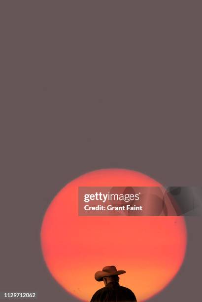 cowboy at sunrise. - cowboy stock-fotos und bilder