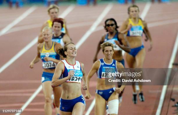 800m KELLY SOTHERTON ABOUT TO WIN HER HEAT WITH GOLD MEDAL WINNER CAROLINA KLUFT .,.