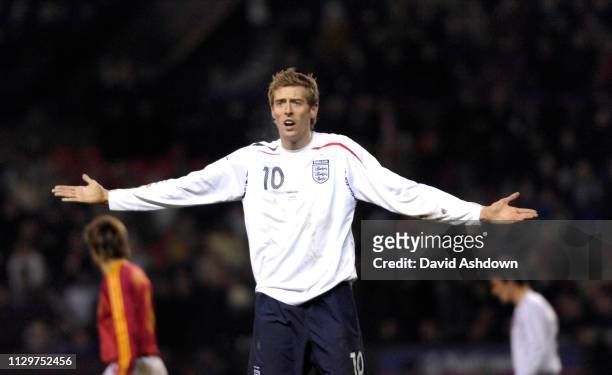 Peter Crouch showed his frustration England v Spain International Friendly at Old Trafford 7th Feb 2007.