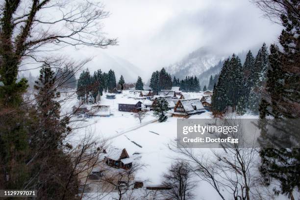 ainokura historical village in winter, gokayama, toyama, japan - かやぶき屋根 ストックフォトと画像