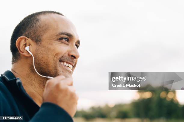 Man Calling Using Earbud Man Wearing Earbuds Photos and Premium High Res Pictures - Getty Images