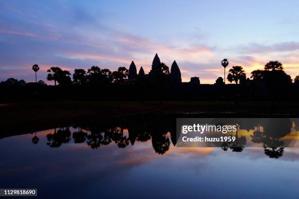 dawn of angkor wat, siem reap, cambodia - 歴史 stock pictures, royalty-free photos & images