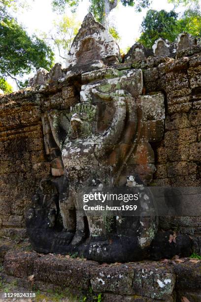 garuda of preah khan, siem reap, cambodia - 記念建造物 stock-fotos und bilder