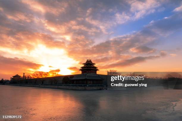 sunrise at the corner of the forbidden city - 建築物外觀 stock pictures, royalty-free photos & images