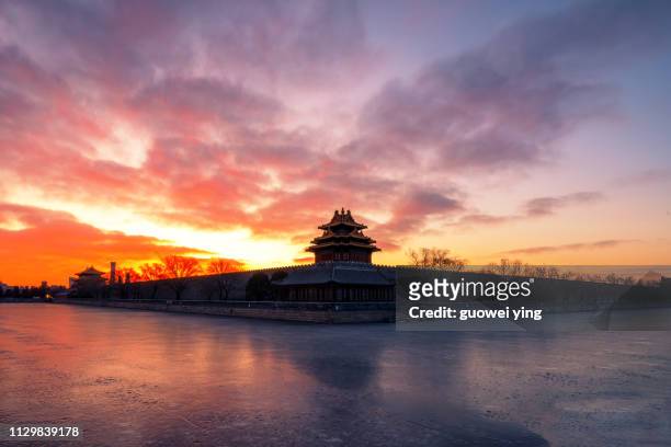 sunrise at the corner of the forbidden city - 目的地 foto e immagini stock