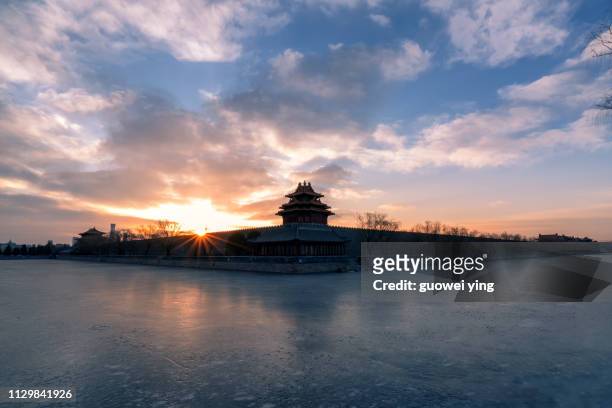 sunrise at the corner of the forbidden city - 標準角度 foto e immagini stock