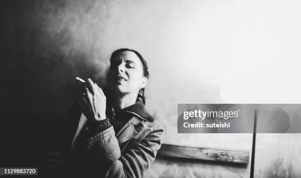 she's so cool - speakeasy stock pictures, royalty-free photos & images