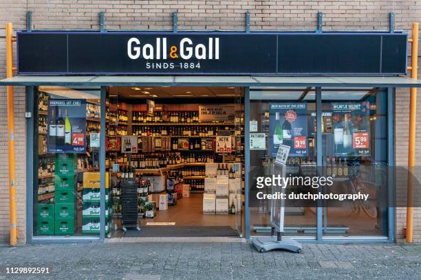 ingang naar slijterij gall & gall, amersfoort, países bajos - 2019 - ingang fotografías e imágenes de stock