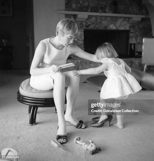 Actress Shirley MacLaine and her daughter Sachi Parker aka Stephanie Sachiko "Sachi" Parker in circa 1959.