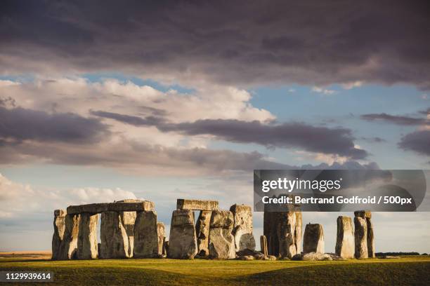 stones - stonehenge stock pictures, royalty-free photos & images