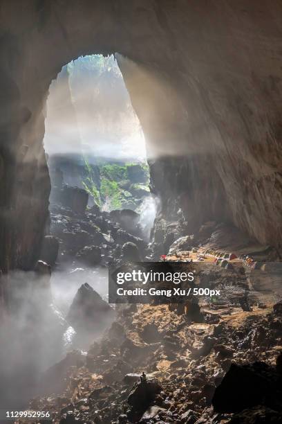 hang sn oòng - phong nha kẻ bàng national park stock pictures, royalty-free photos & images