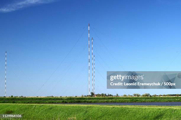 aerial platforms for transmission of radio waves - submarine cable stock pictures, royalty-free photos & images