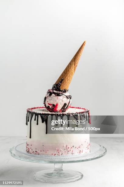ice cream cone birthday layer cake on a white background vertical free space for text - gateaux stockfoto's en -beelden