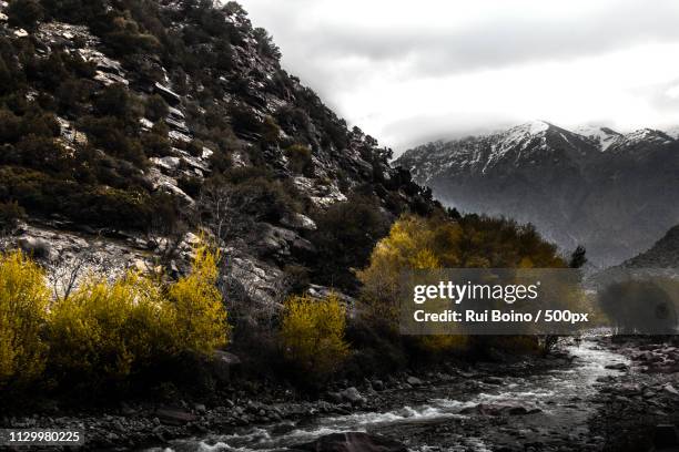 the mystic river - marrocos stockfoto's en -beelden