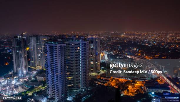 bangalore city nightscape - bangalore city photos et images de collection