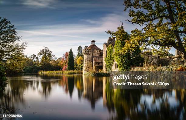 castle reflection - lamberhurst stock pictures, royalty-free photos & images