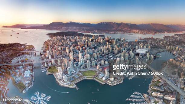 downtown or island - downtown vancouver stock pictures, royalty-free photos & images