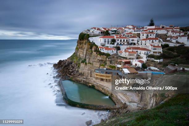 azenhas do mar beach - azenhas do mar stockfoto's en -beelden