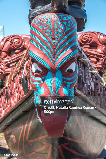 new zealand maori boat carving - waitangi imagens e fotografias de stock