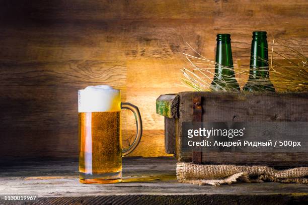mug of beer - bierkasten stock-fotos und bilder