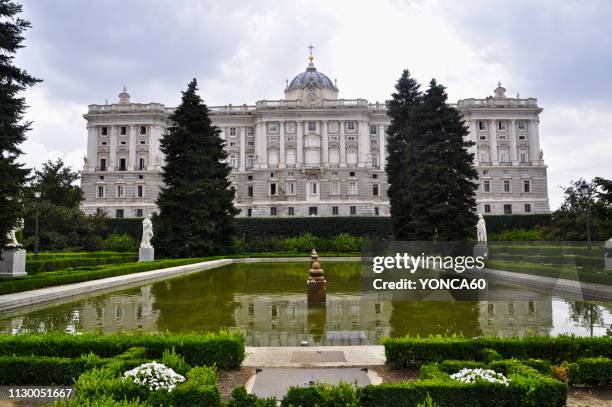 royal palace madrid - palacio real de madrid fotografías e imágenes de stock