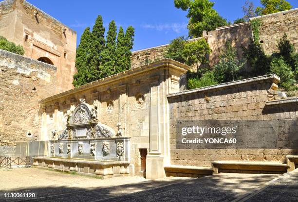 alhambra palace garden - jardin alhambra photos et images de collection