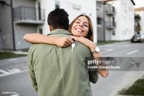 buying new house - young couple moving house stock pictures, royalty-free photos & images