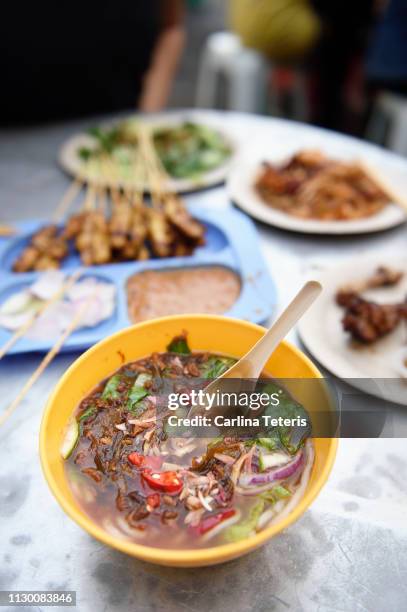 penang laksa and malaysian street food - laksa imagens e fotografias de stock