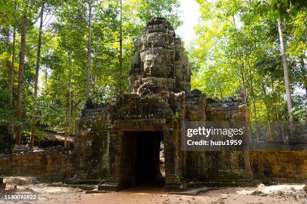 kannon bosatsu gate, ta som, siem reap, cambodia - 石材 bildbanksfoton och bilder