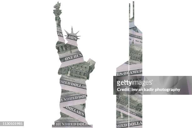 100 dollar us in creative concept in liberty statue and china bank - 100 dollar bill new stockfoto's en -beelden