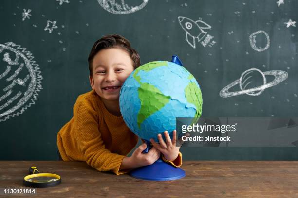 utbildning - child globe bildbanksfoton och bilder