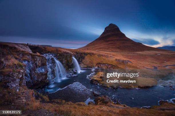 kirkjufell, iceland - esposizione lunga stock-fotos und bilder