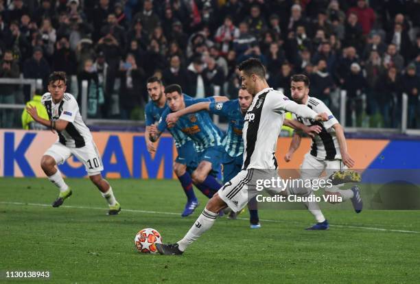 Cristiano Ronaldo of Juventus scores the third goal during the UEFA Champions League Round of 16 Second Leg match between Juventus and Club de...