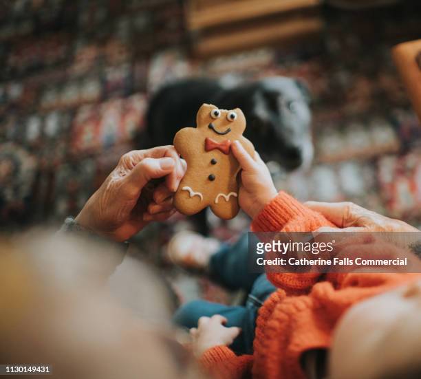 gingerbread man - candy cane foto e immagini stock