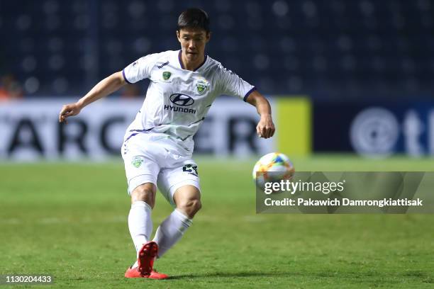Hong Jeong-Ho of Jeonbuk Hyundai Motors FC in action during the AFC Champions League Group G match between Buriram United and Jeonbuk Hyundai Motors...
