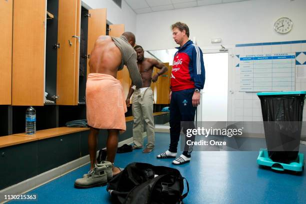 Alain PERRIN with Ibrahima BAKAYOKO et Manuel DOS SANTOS at the training camp "La Commanderie" in Marseille.