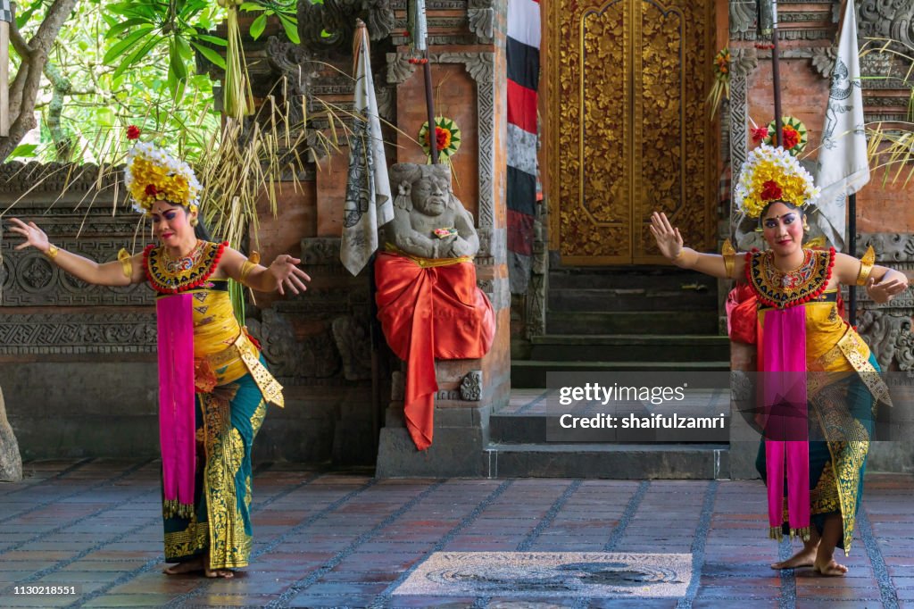 Balinese woman's perform a dance-drama took stories from the episodes of Barongan epic.