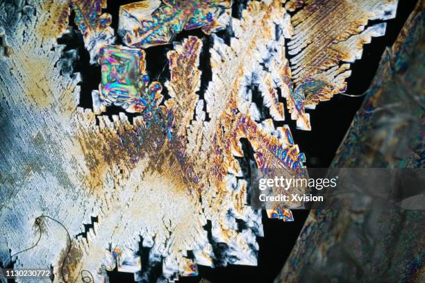 ferrous sulfate crystalization under polarized light - crystalization stock pictures, royalty-free photos & images
