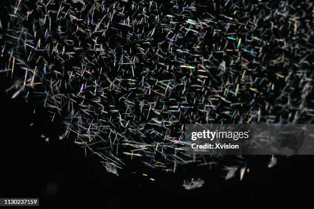 boc-l-lysine crystalization under polarized light - aminoácido fotografías e imágenes de stock