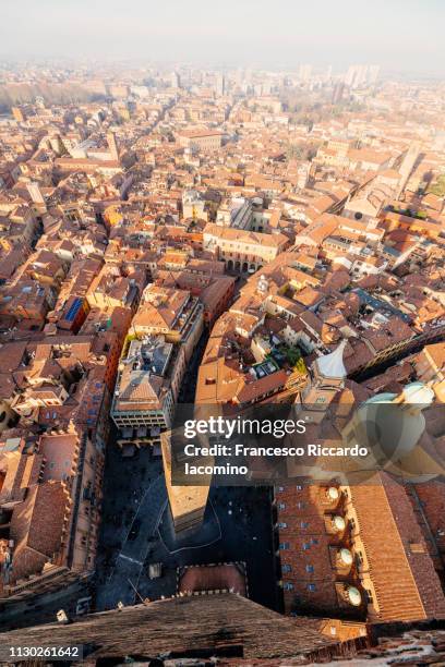 bologna, cityscape from above, view of garisenda tower - vertige photos et images de collection
