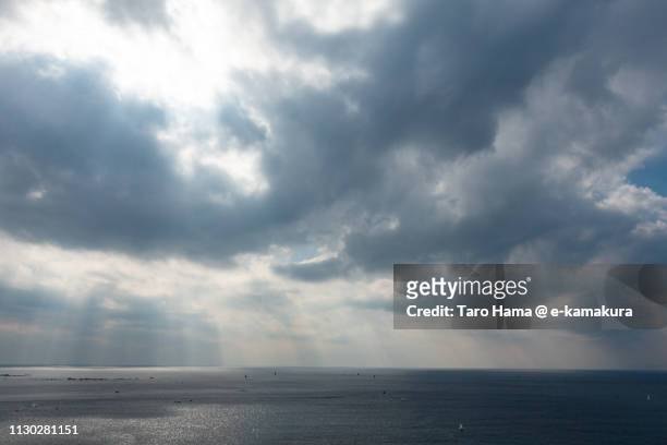 sunbeam on sagami bay, pacific ocean in hayama town and zushi and yokosuka cities in kanagawa prefecture in japan - bewolkt stockfoto's en -beelden