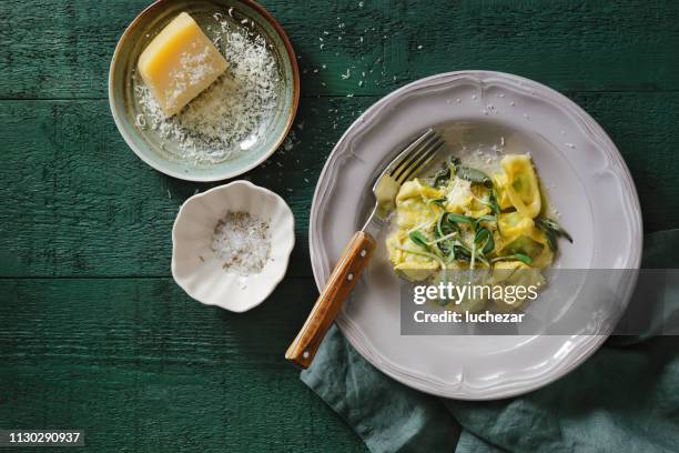 spinach and ricotta ravioli with sage butter - tortellini stock pictures, royalty-free photos & images