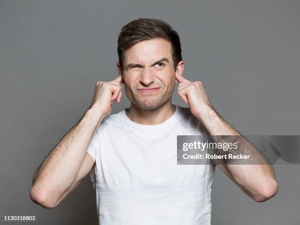 annoyed because of noise - ohren zuhalten stock-fotos und bilder