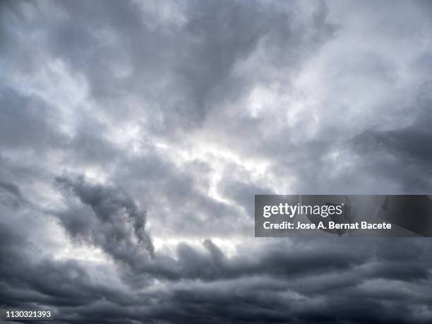 full frame of the low angle view of clouds in sky during sunset. - stimmungsvoller himmel stock-fotos und bilder