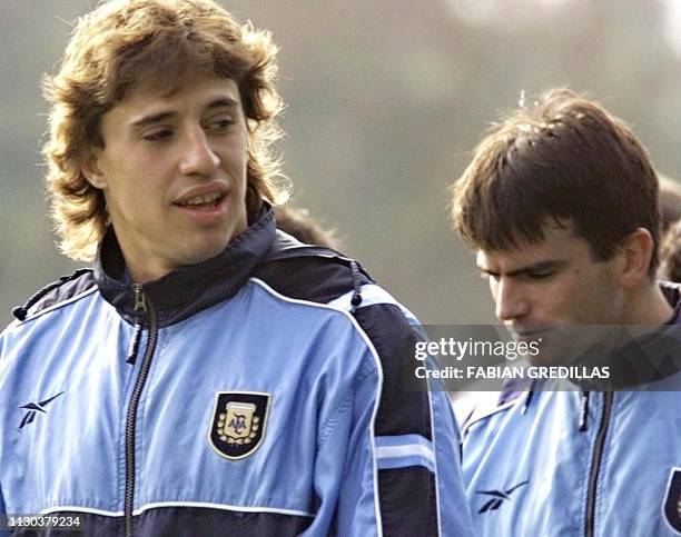 Hernan Crespo and Pablo Cavallero finish the training of Argentine selection 13 July 2000 in the city of Ezeiza 30 km from Buenos Aires, Argentina....